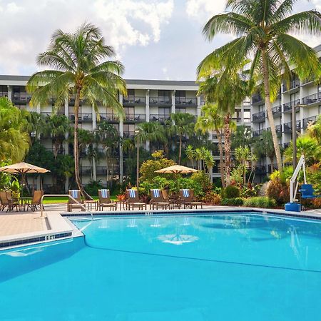 Doubletree By Hilton פאלם ביץ' גרדנס מראה חיצוני תמונה