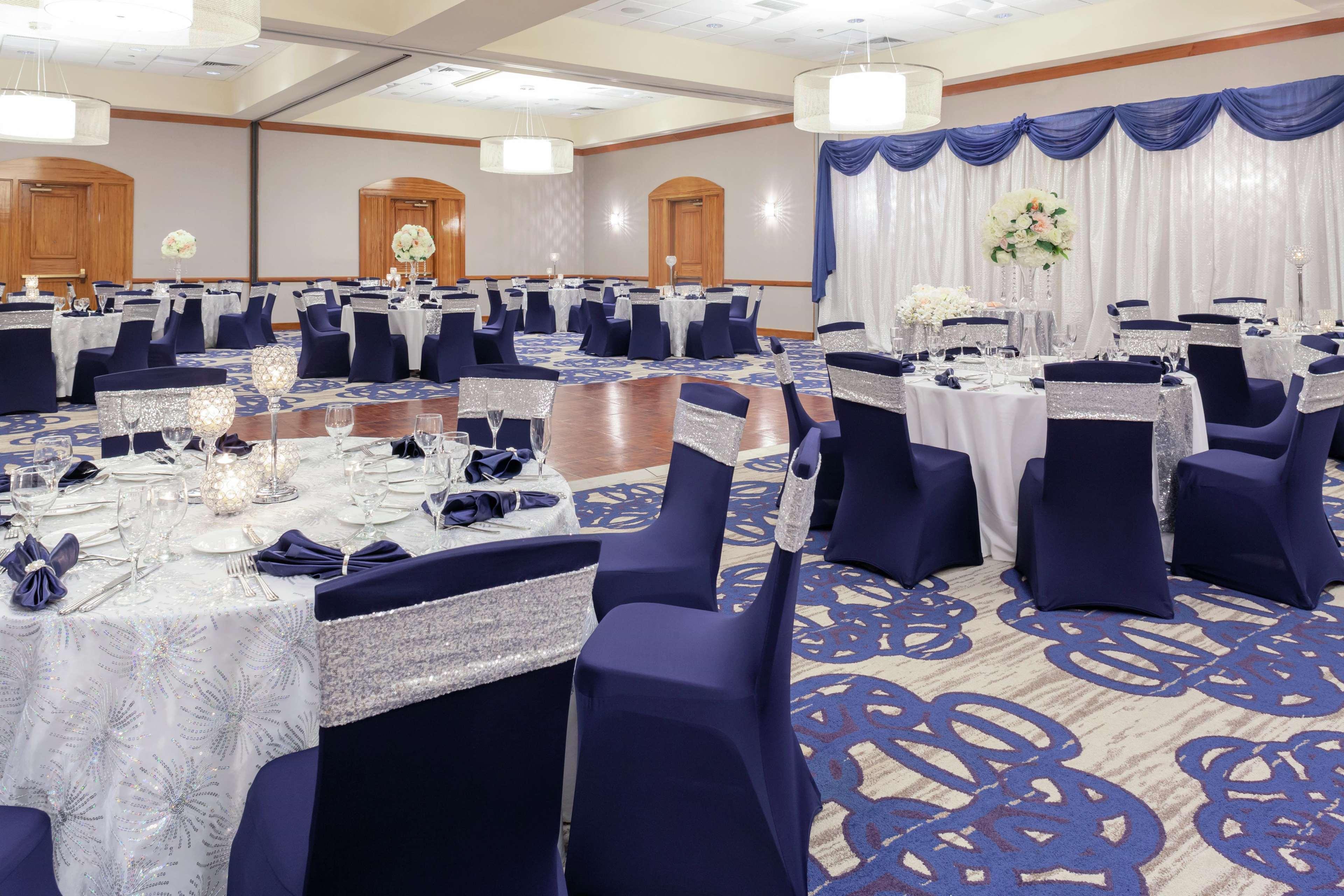 Doubletree By Hilton פאלם ביץ' גרדנס מראה חיצוני תמונה