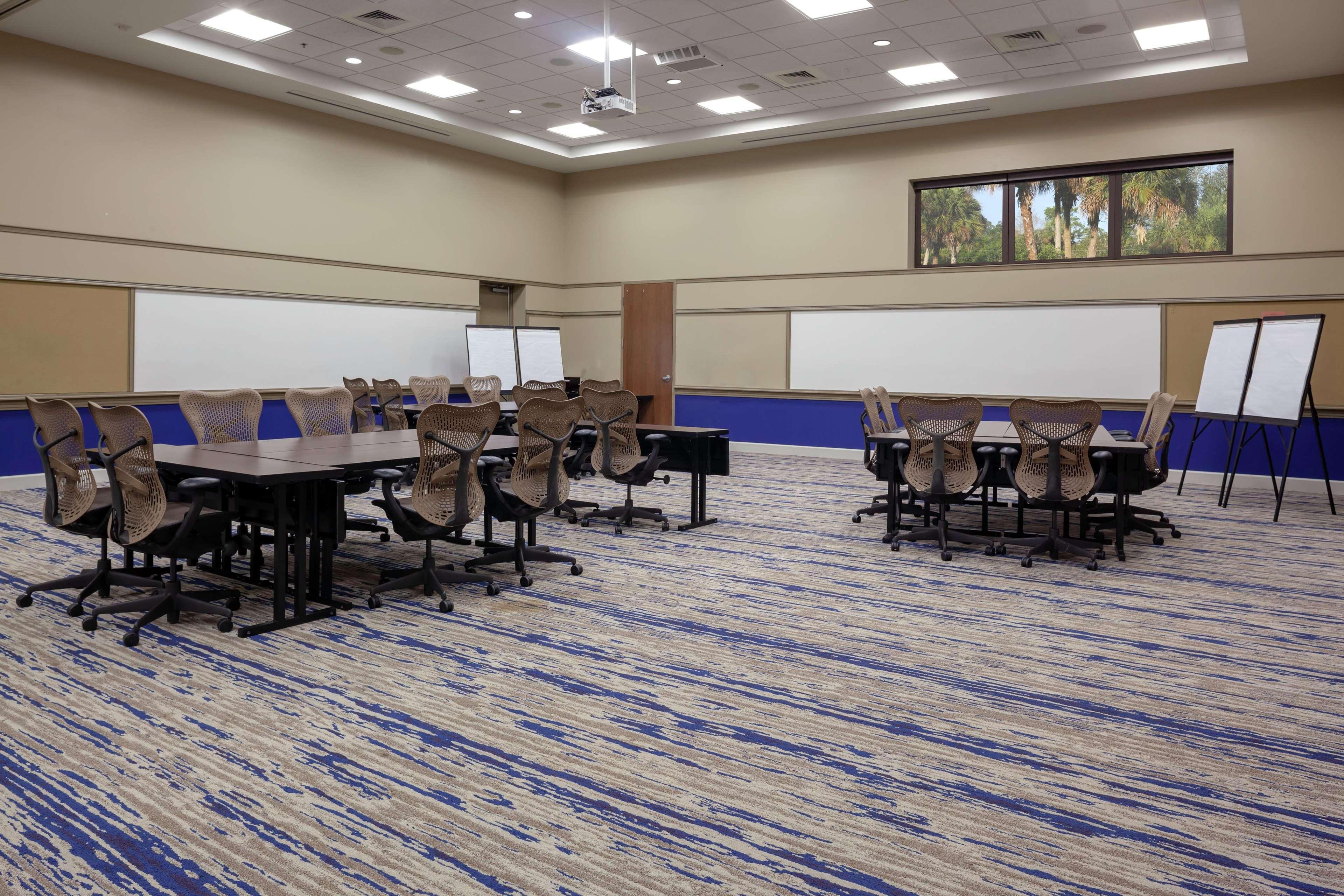 Doubletree By Hilton פאלם ביץ' גרדנס מראה חיצוני תמונה