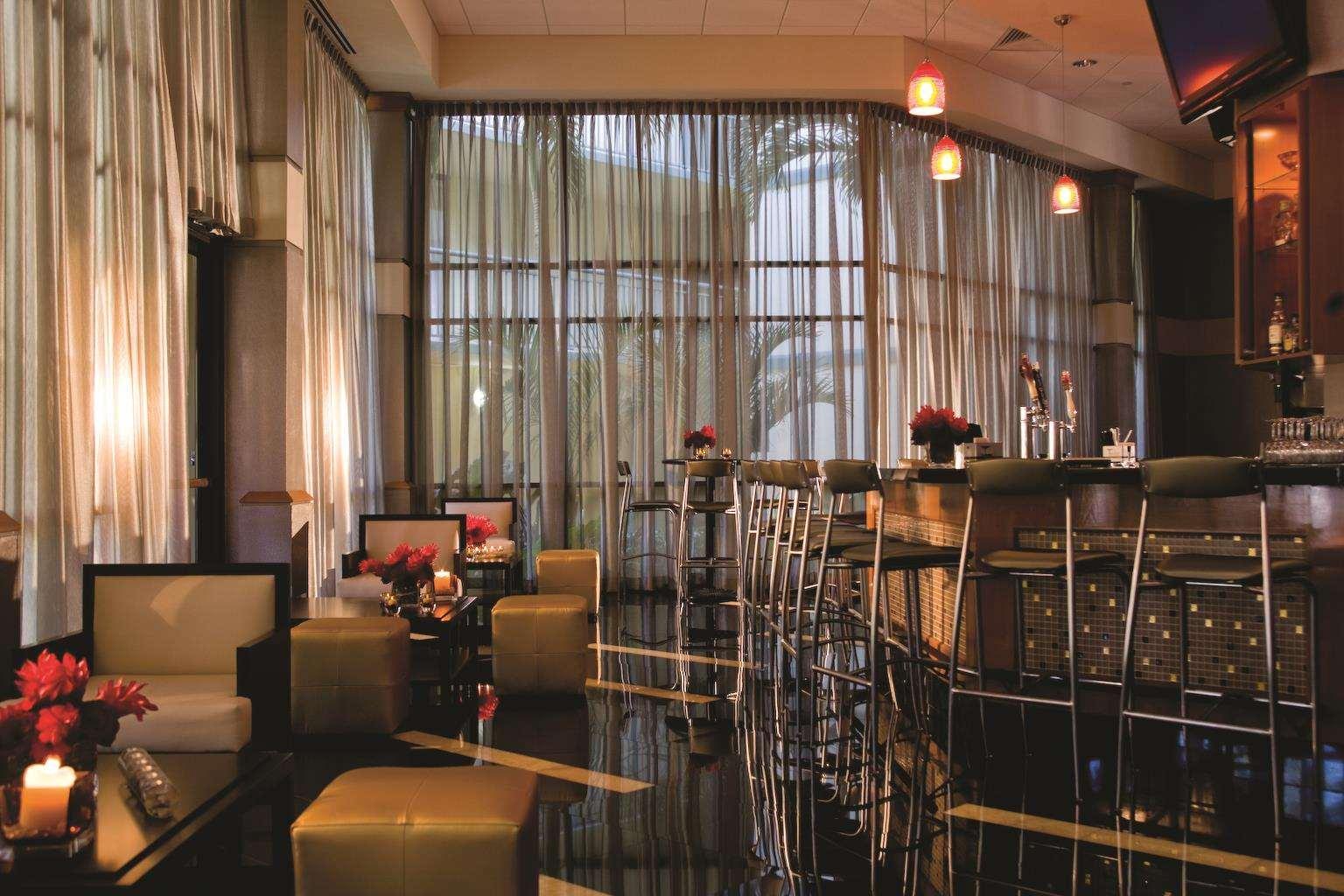 Doubletree By Hilton פאלם ביץ' גרדנס מראה חיצוני תמונה