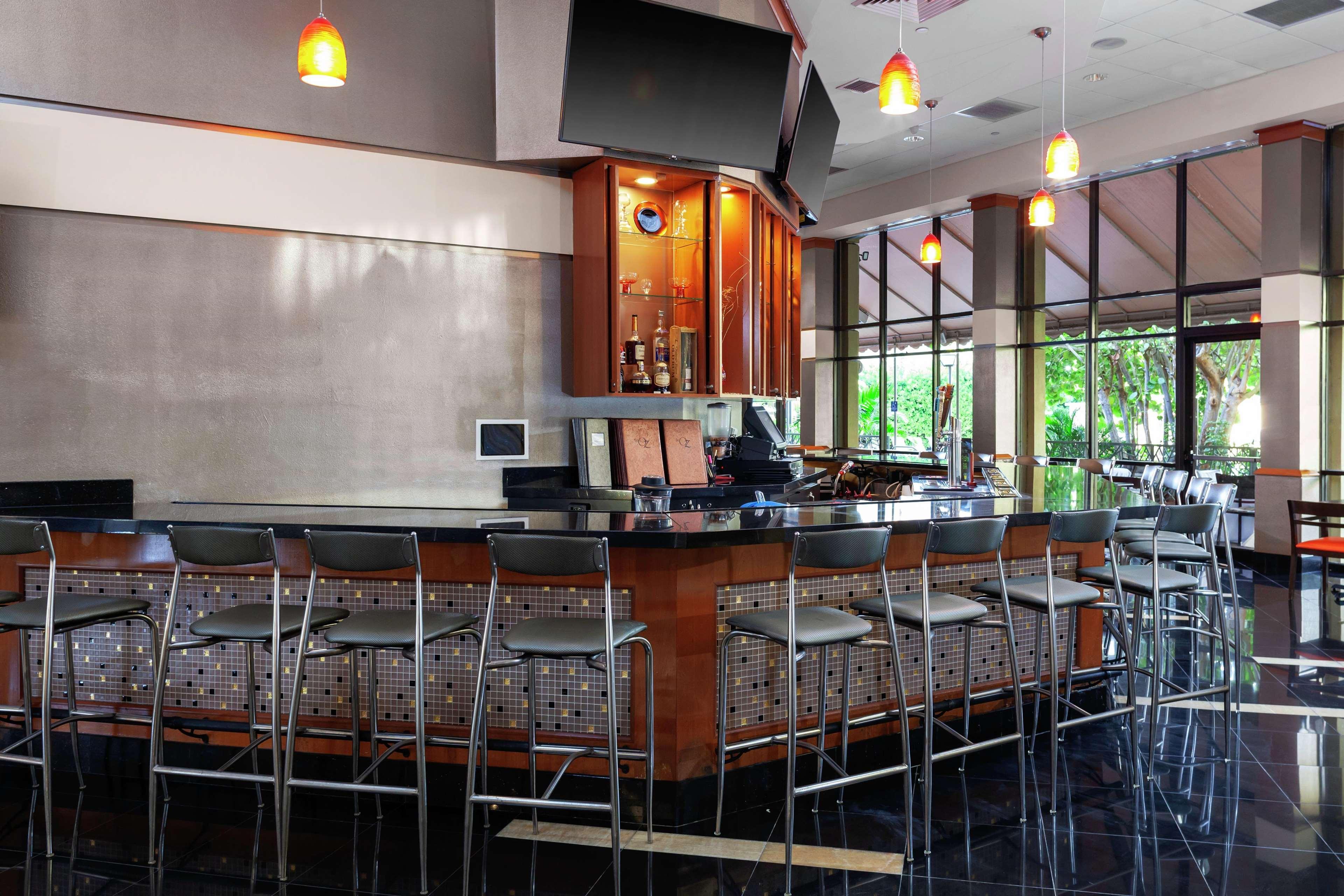 Doubletree By Hilton פאלם ביץ' גרדנס מראה חיצוני תמונה