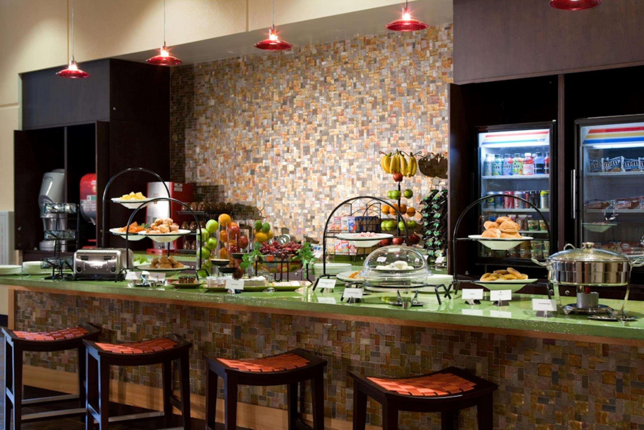 Doubletree By Hilton פאלם ביץ' גרדנס מסעדה תמונה
