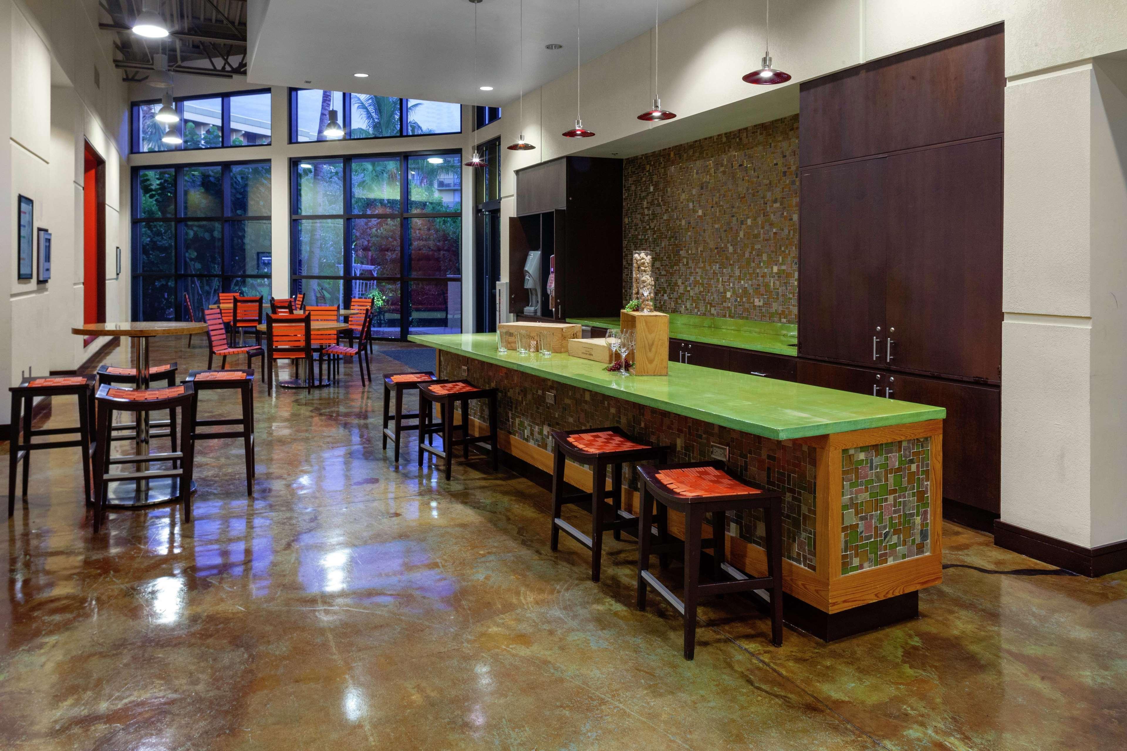Doubletree By Hilton פאלם ביץ' גרדנס מראה חיצוני תמונה
