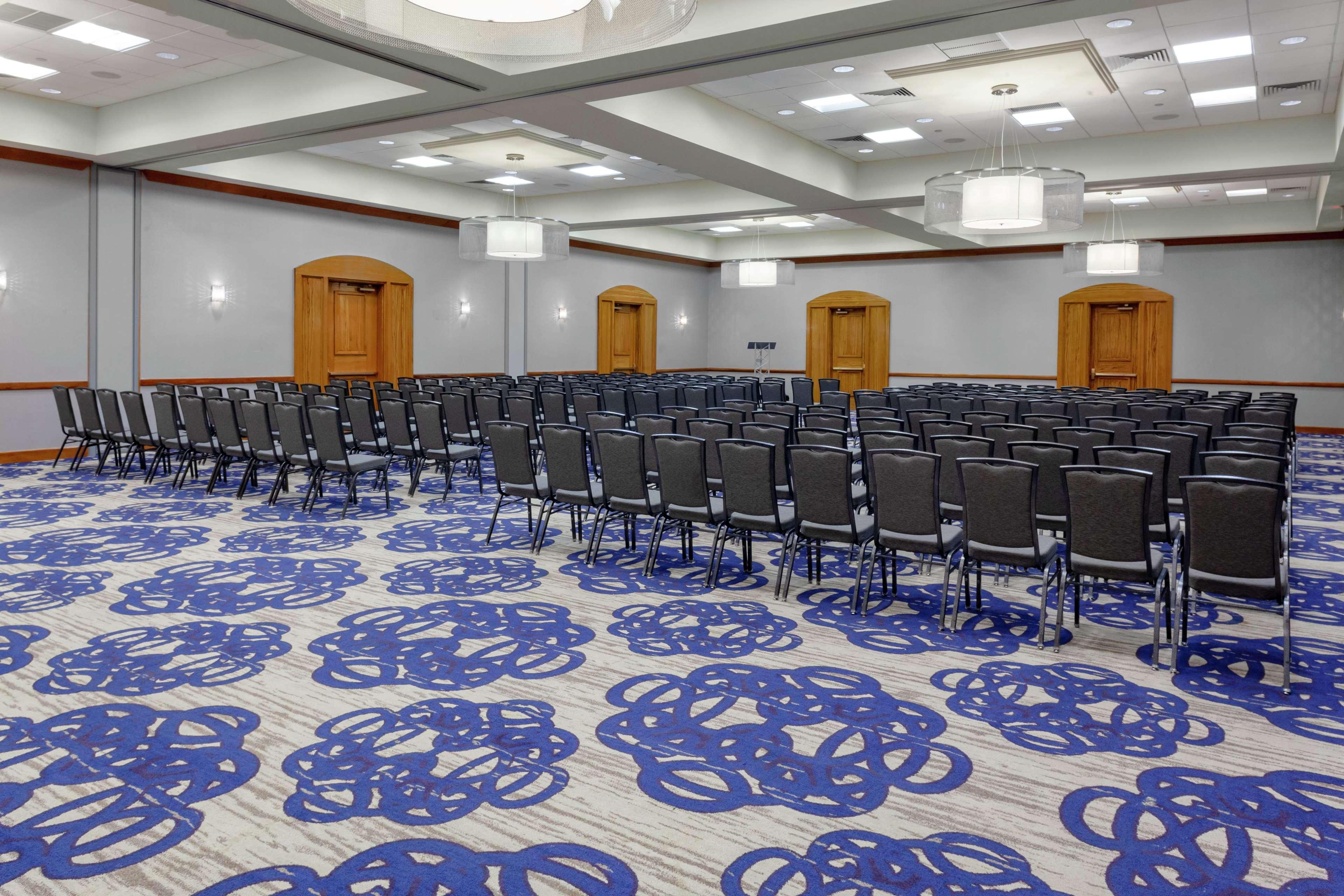 Doubletree By Hilton פאלם ביץ' גרדנס מראה חיצוני תמונה