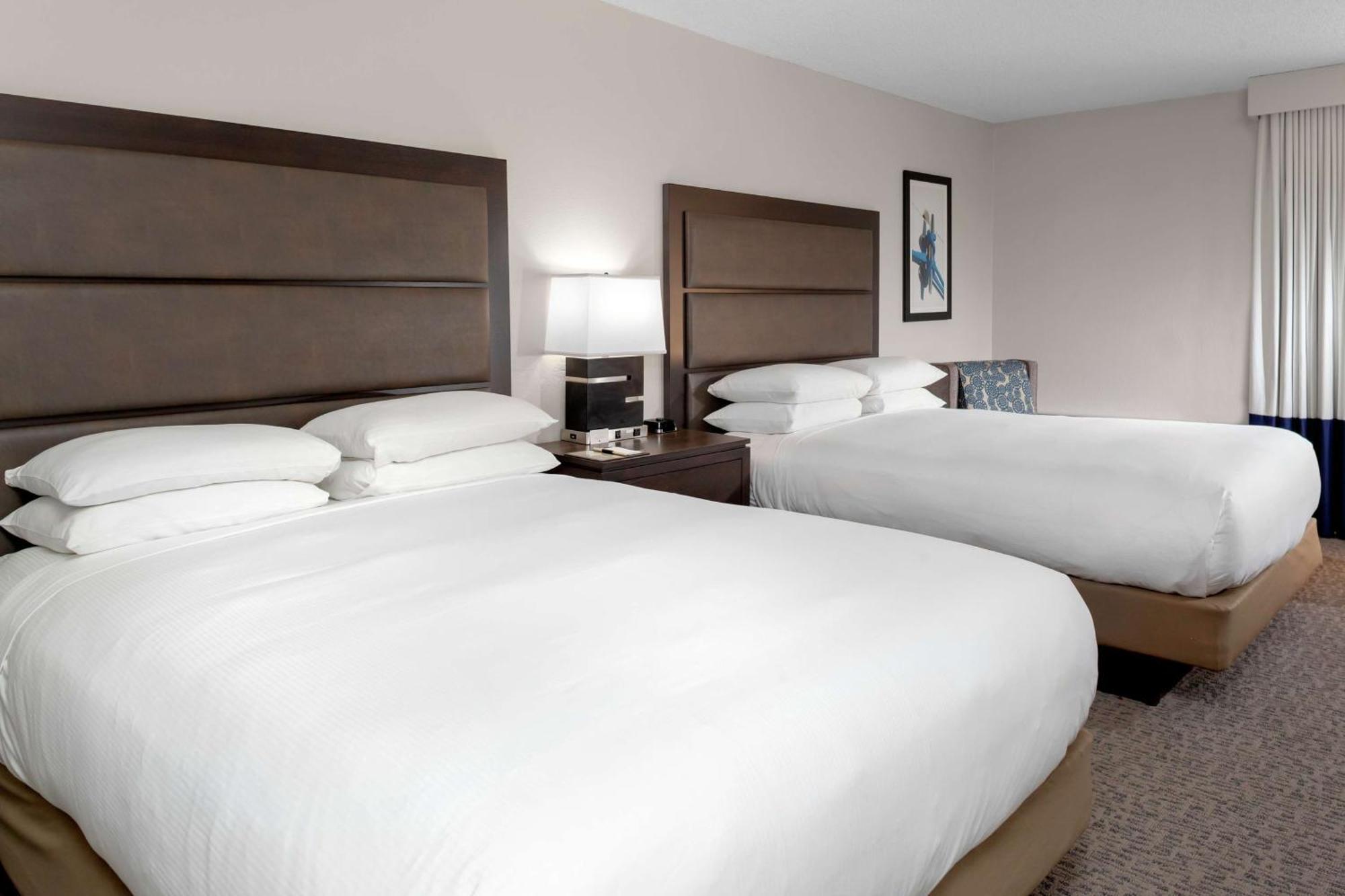 Doubletree By Hilton פאלם ביץ' גרדנס מראה חיצוני תמונה