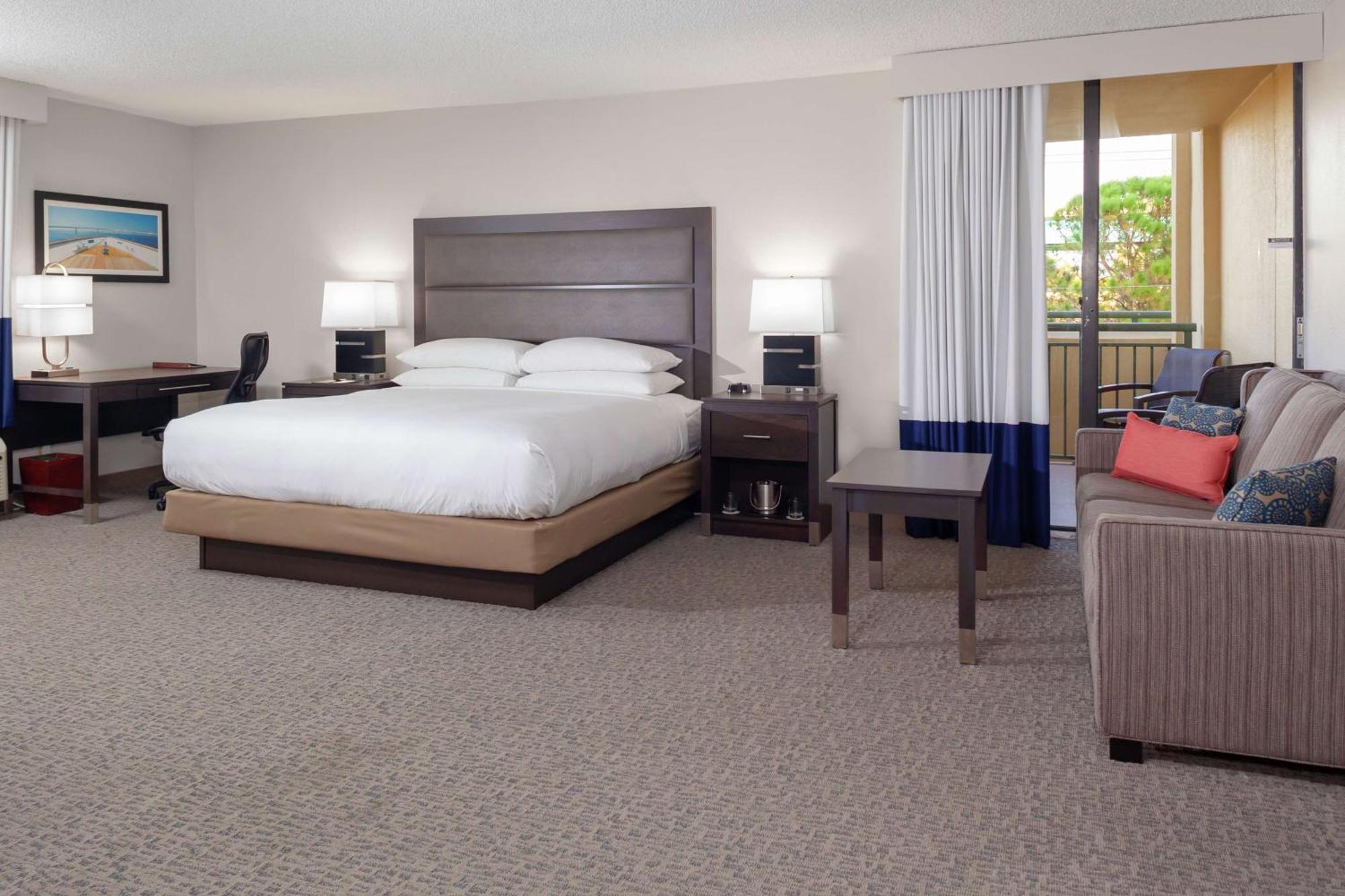 Doubletree By Hilton פאלם ביץ' גרדנס מראה חיצוני תמונה