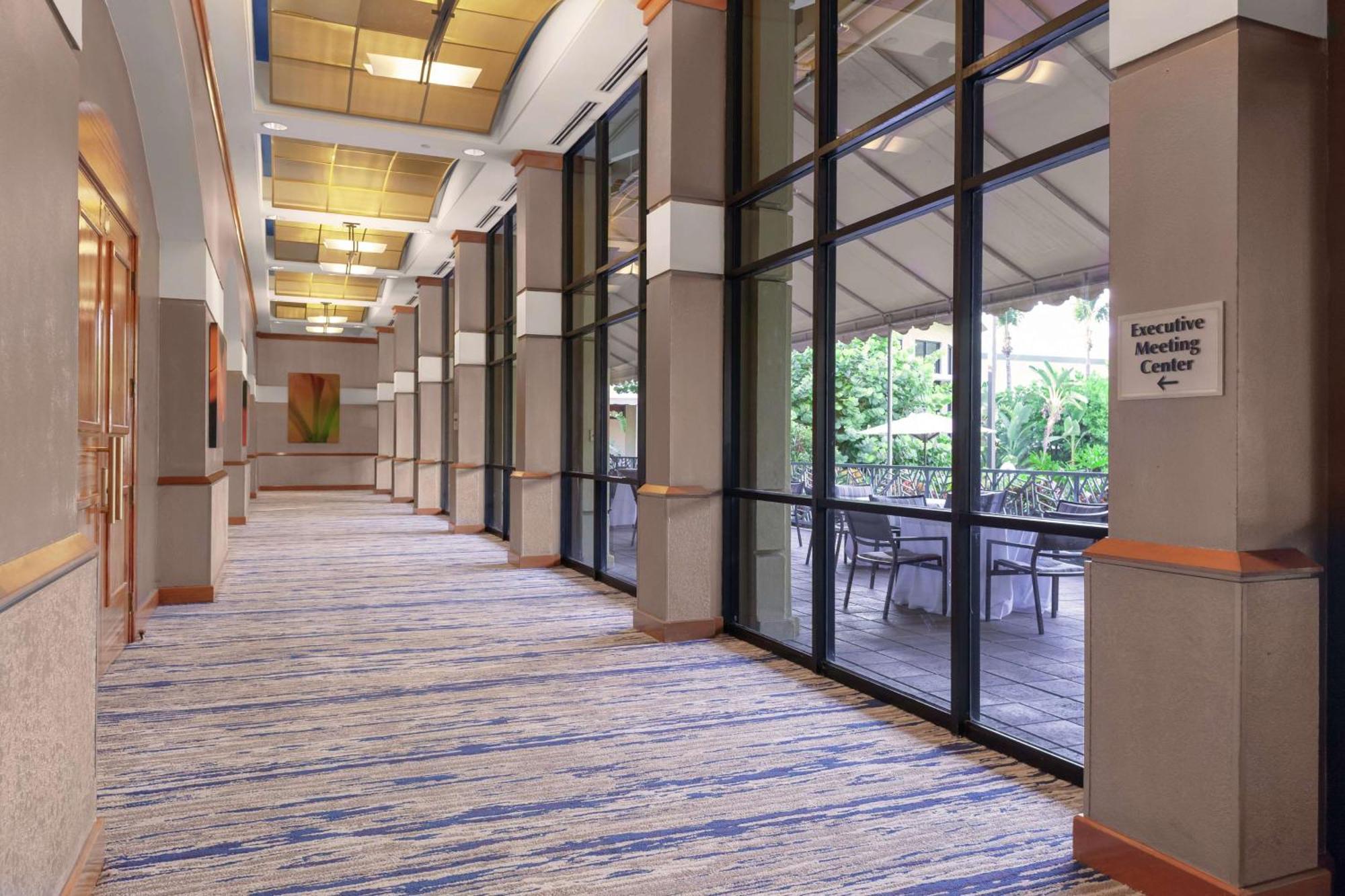 Doubletree By Hilton פאלם ביץ' גרדנס מראה חיצוני תמונה