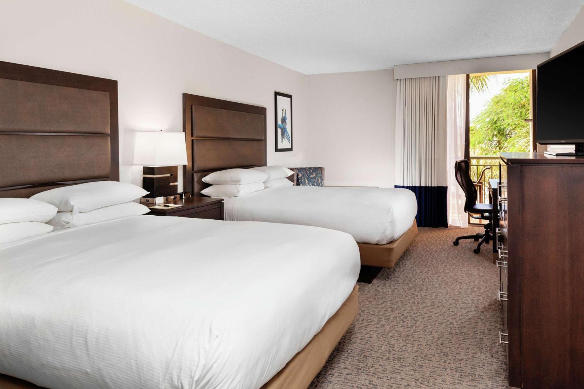 Doubletree By Hilton פאלם ביץ' גרדנס מראה חיצוני תמונה