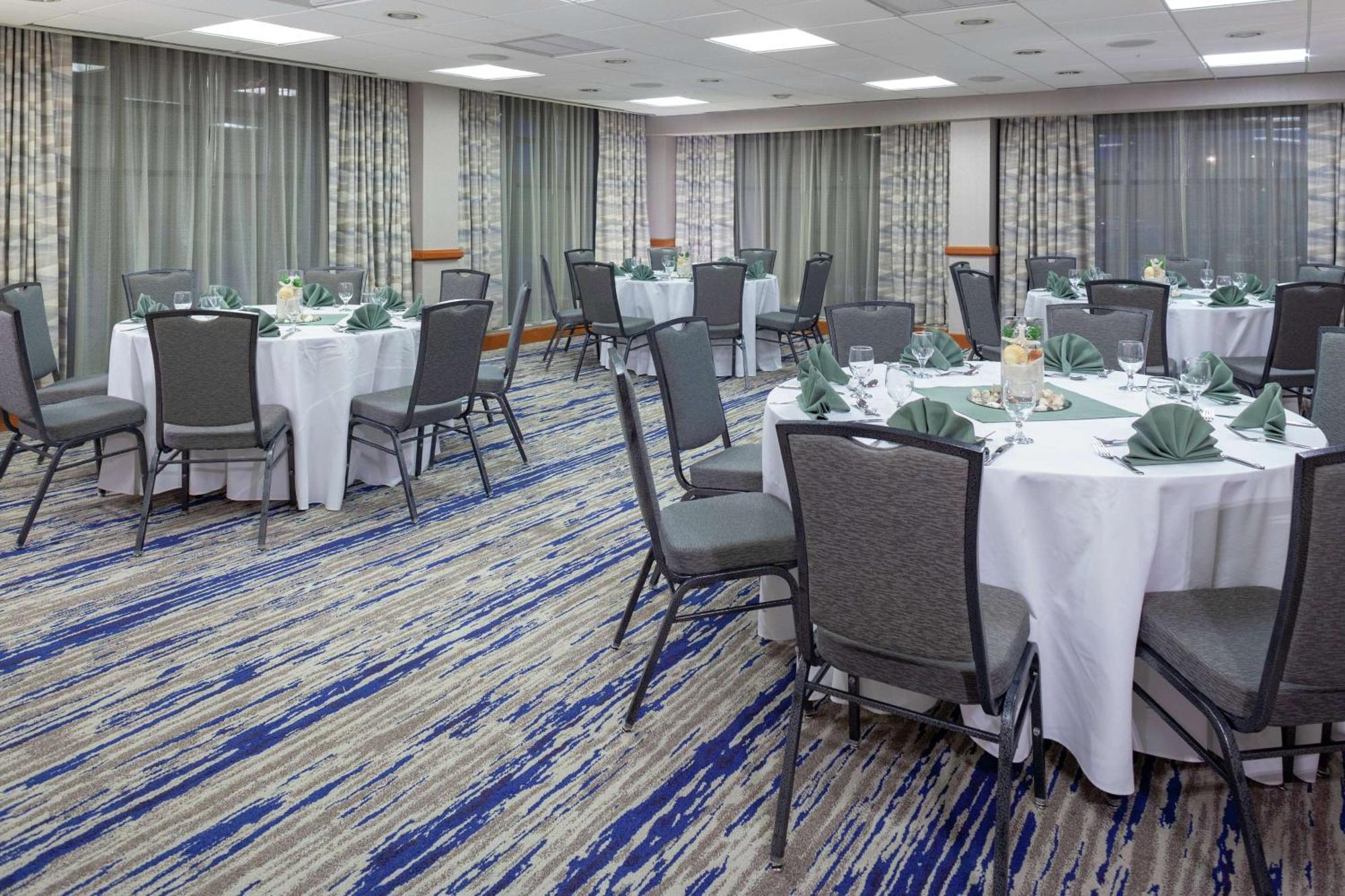 Doubletree By Hilton פאלם ביץ' גרדנס מראה חיצוני תמונה