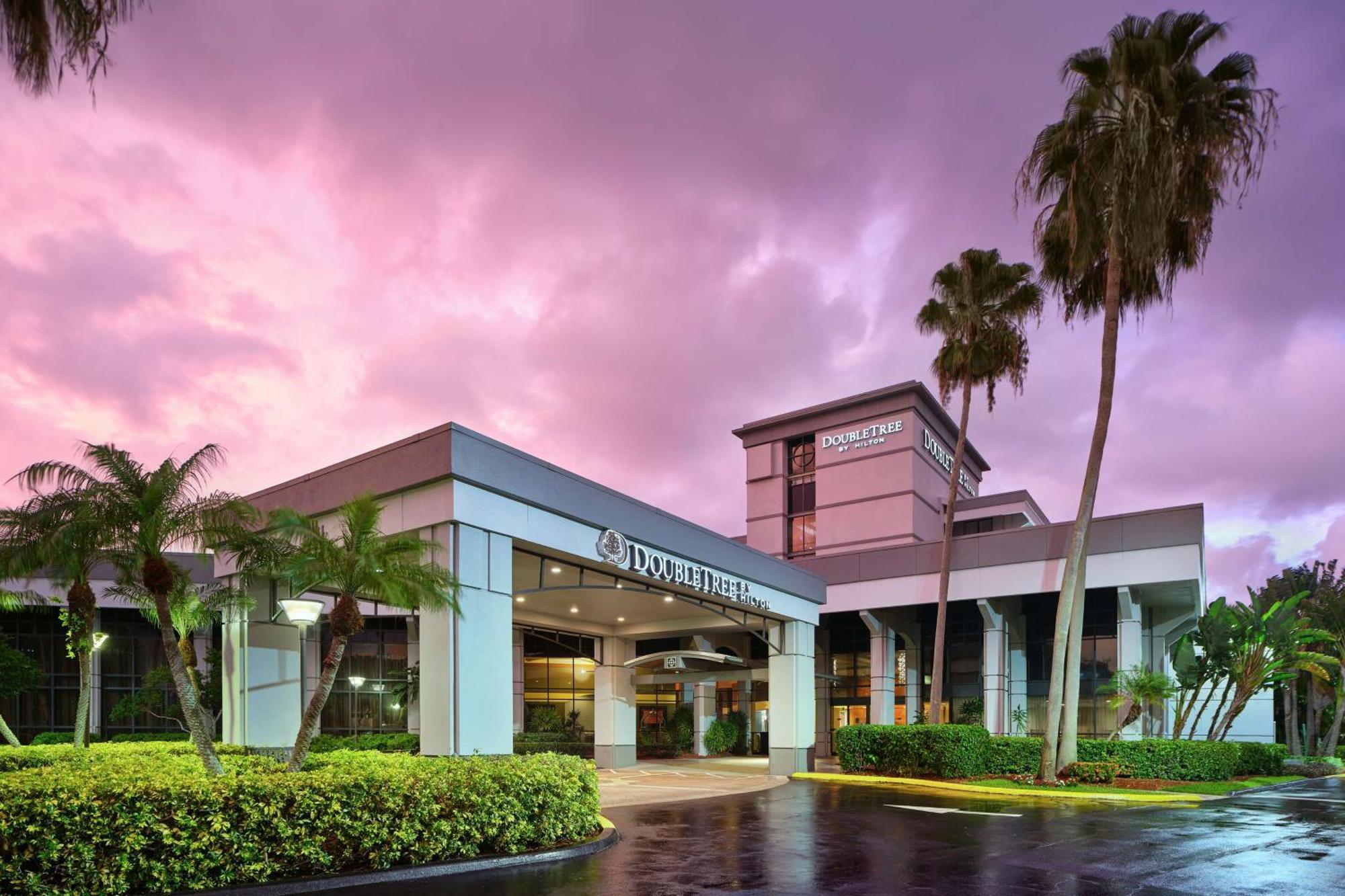 Doubletree By Hilton פאלם ביץ' גרדנס מראה חיצוני תמונה