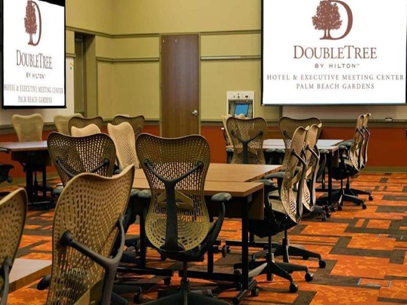 Doubletree By Hilton פאלם ביץ' גרדנס מראה חיצוני תמונה
