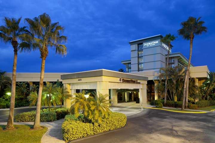Doubletree By Hilton פאלם ביץ' גרדנס מראה חיצוני תמונה